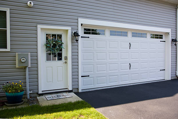 24/7 Emergency Garage Door Panel Replacement experts in Happy Valley, CA